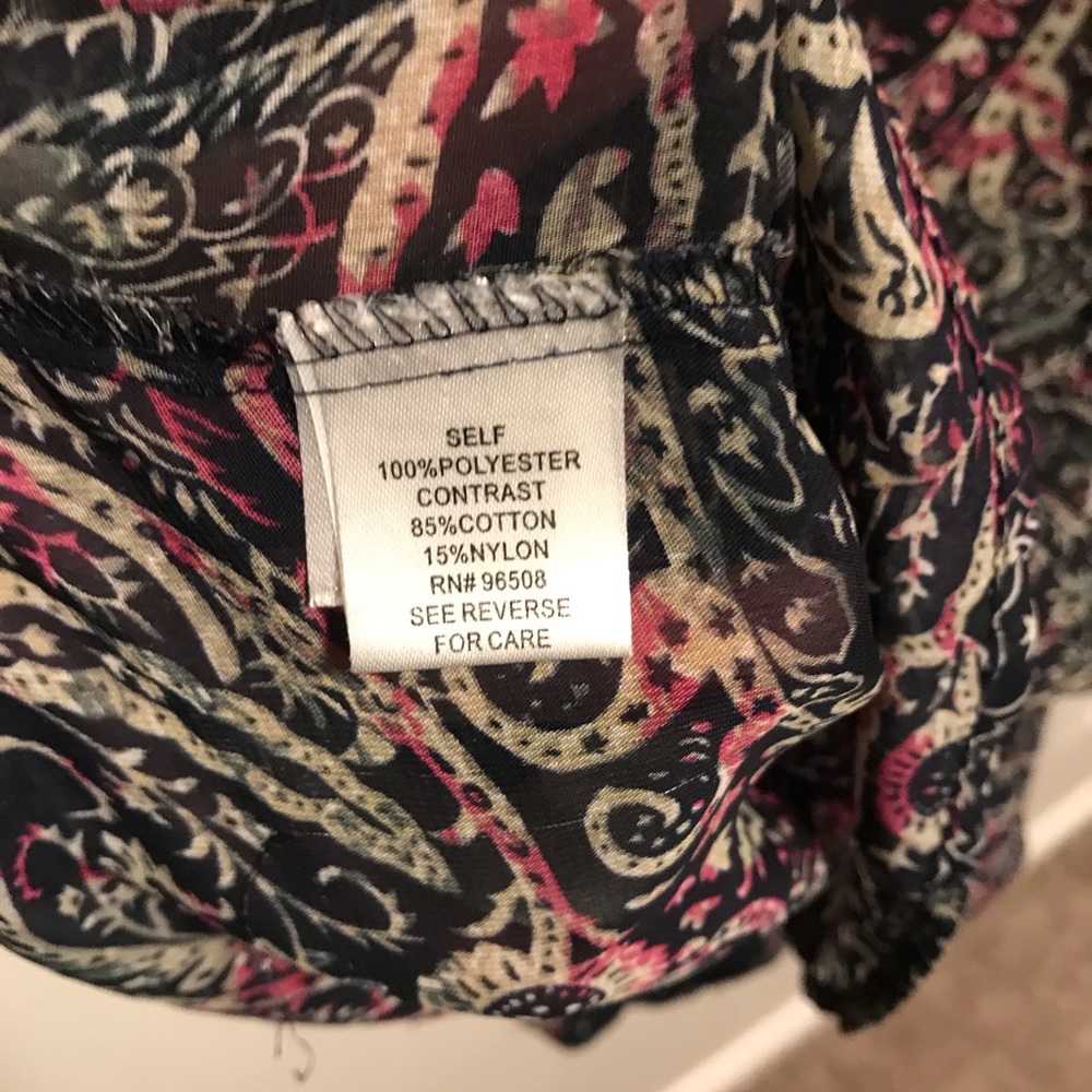 🌻FANG Semi Sheer Paisley V Neck Tunic - Picture 9 of 9